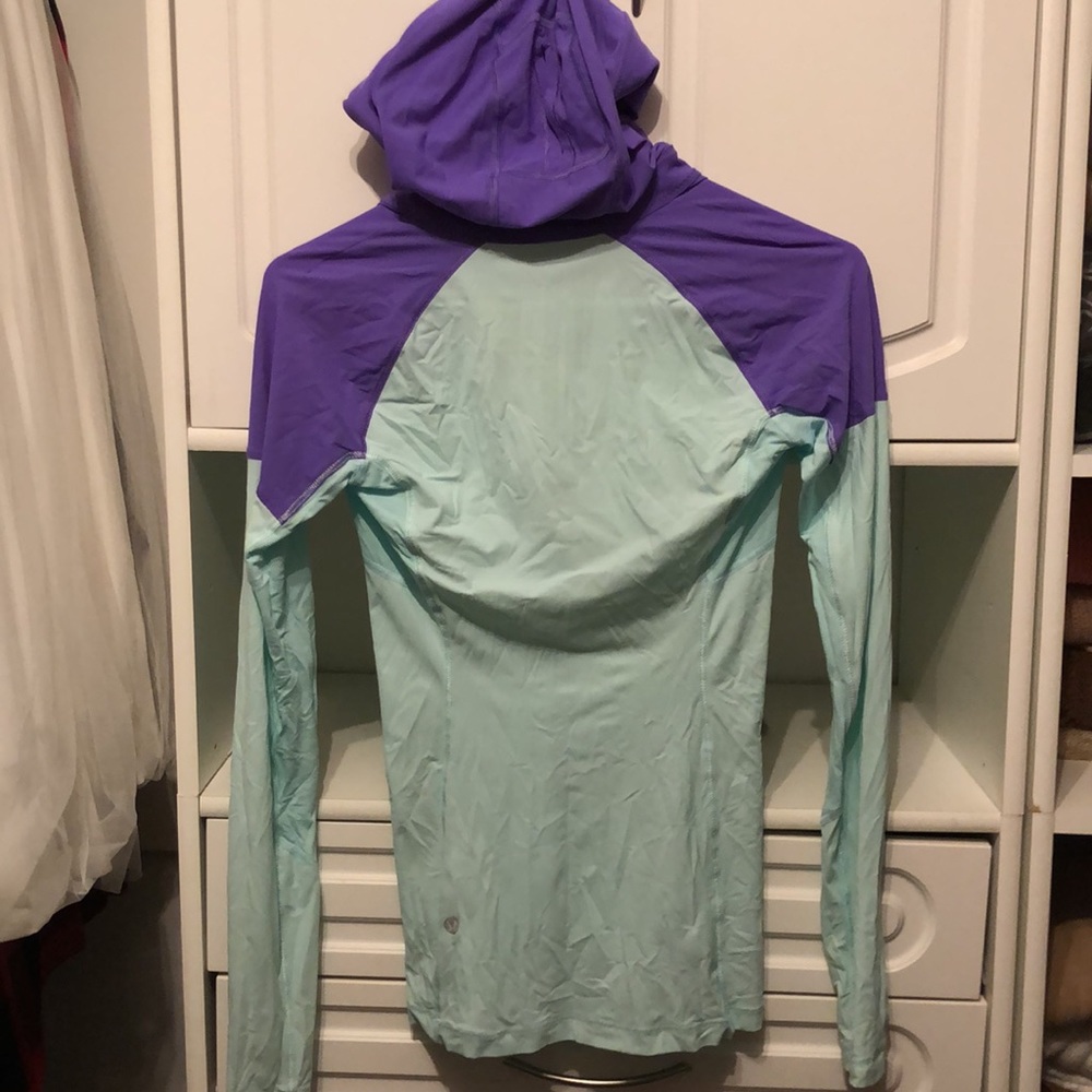 Lululemon lightweight jacket, size 4 - Picture 2 of 3